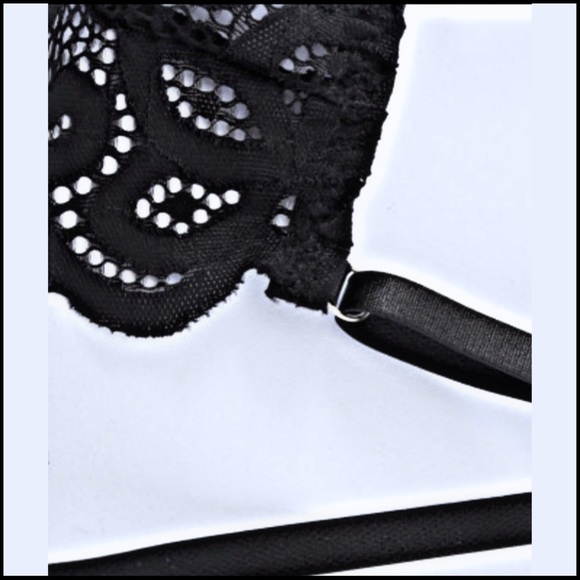 BLACK LACE FLORAL CROCHET SPAGHETTI-STRAP BRALETTE Size Small - Picture 11 of 13